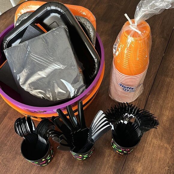 Halloween Party Items- Party Bowls, Plates, Napkins, Spoons, Knives, Forks, Cups - Picture 2 of 16